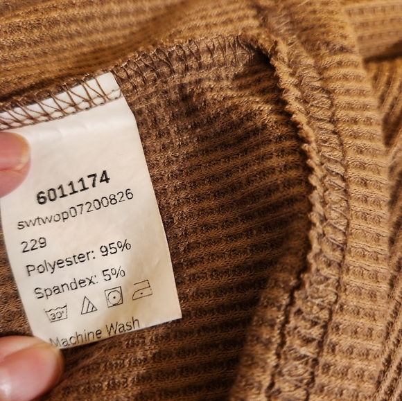 SHEIN medium 2 piece brown waffle lounge set. Coords - Picture 2 of 4